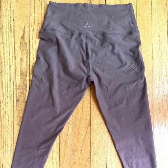 Beyond Yoga Mauve Matching Set (Size L) - Picture 6 of 6